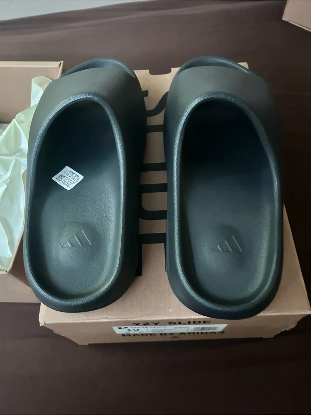 Yeezy Slide Men’s Black Onyx, Brand New!!